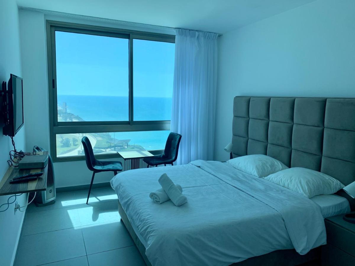 C Tower Apartments Нетания Экстерьер фото