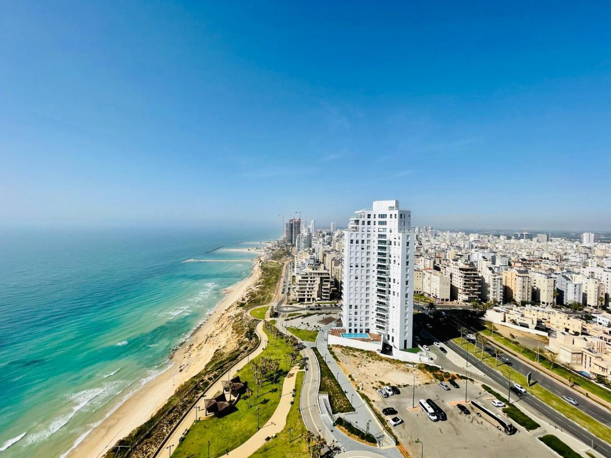 C Tower Apartments Нетания Экстерьер фото