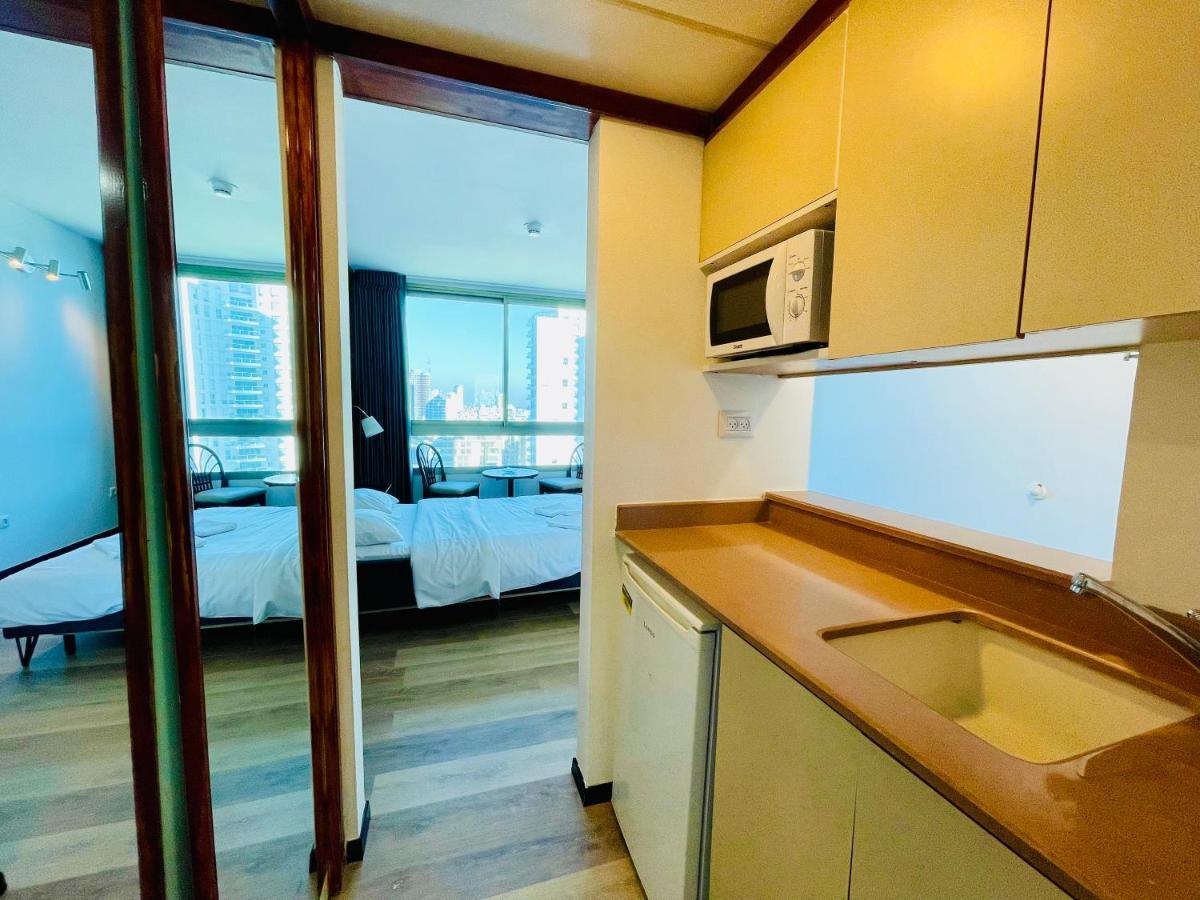 C Tower Apartments Нетания Экстерьер фото