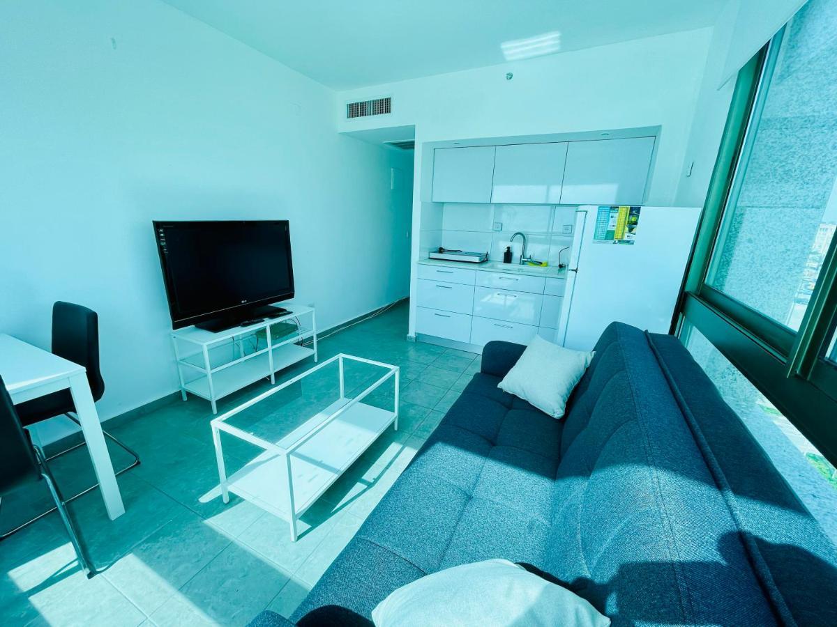 C Tower Apartments Нетания Экстерьер фото