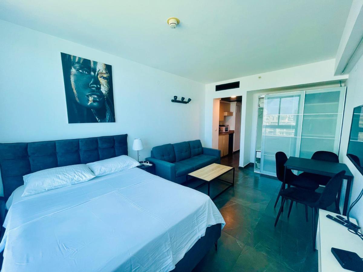 C Tower Apartments Нетания Экстерьер фото