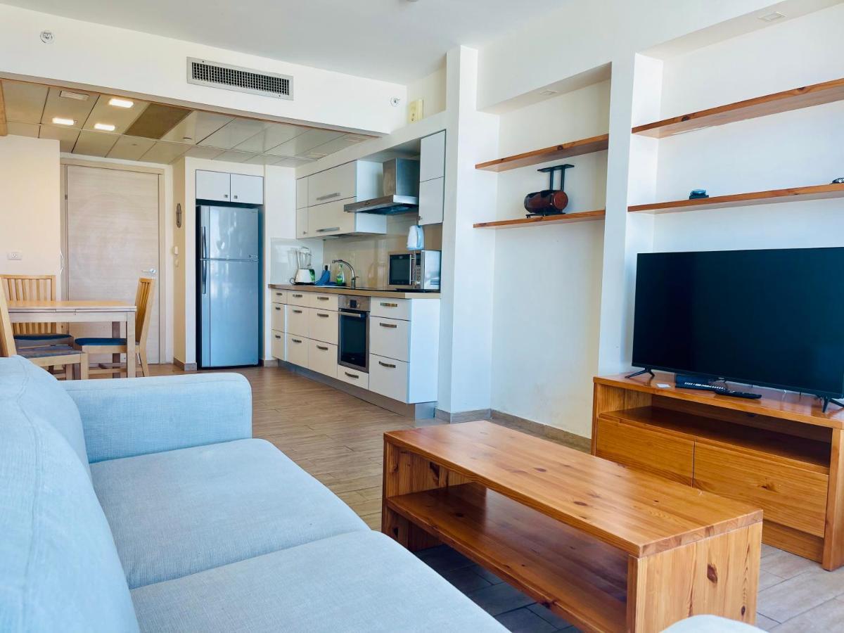 C Tower Apartments Нетания Экстерьер фото