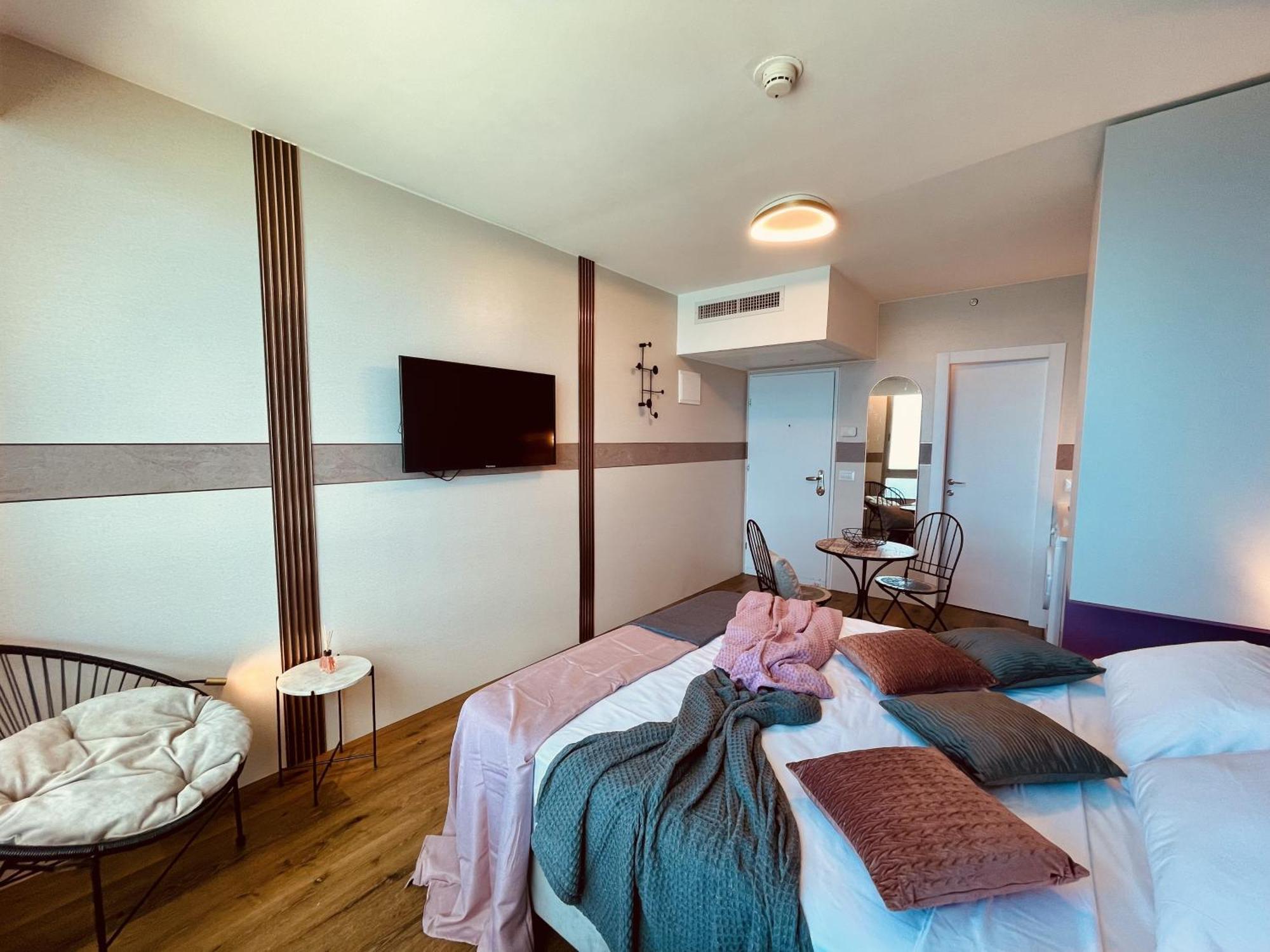 C Tower Apartments Нетания Экстерьер фото
