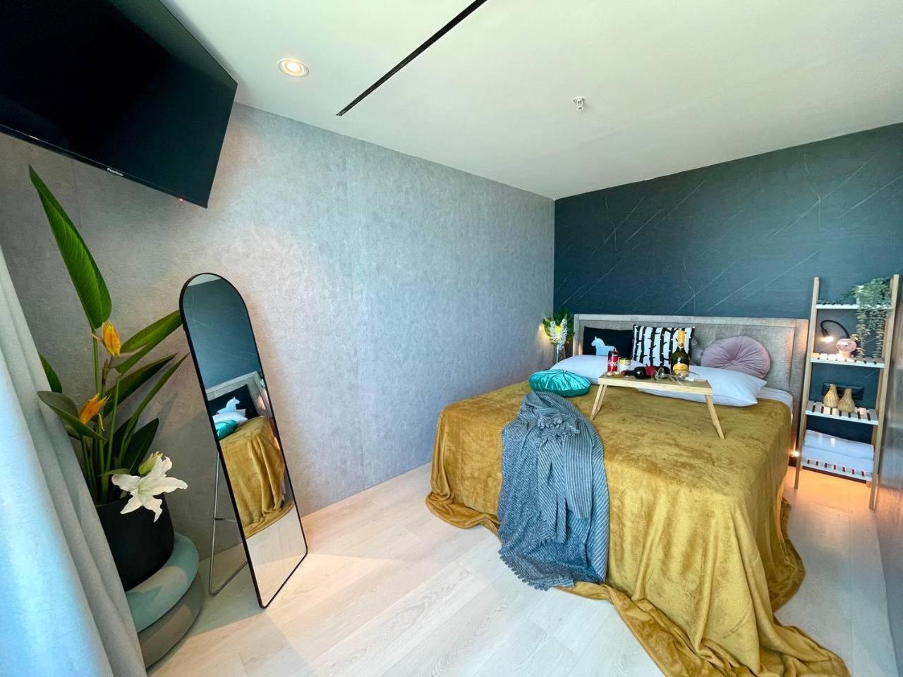 C Tower Apartments Нетания Экстерьер фото