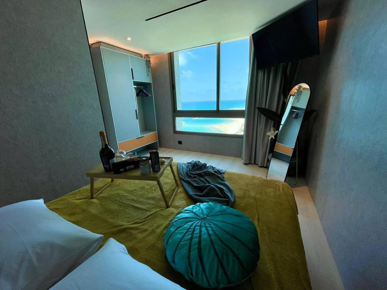 C Tower Apartments Нетания Экстерьер фото