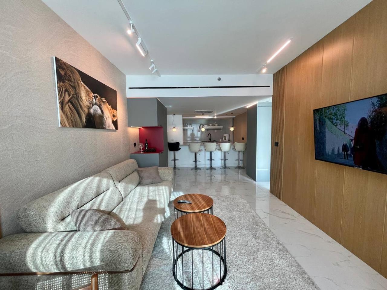 C Tower Apartments Нетания Экстерьер фото